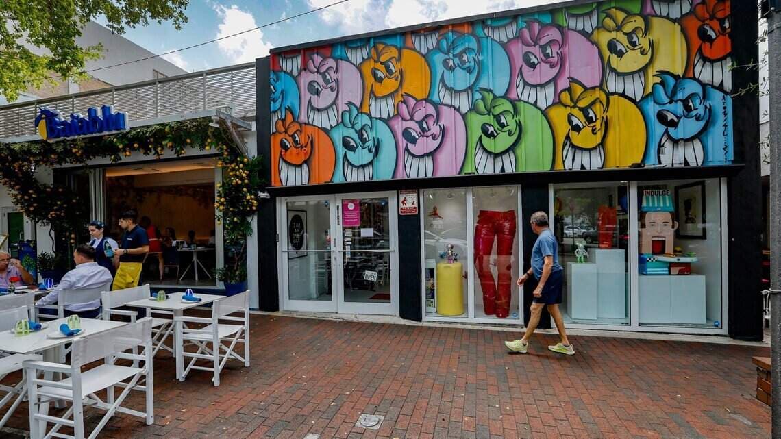 Former Coconut Grove gallery owner Leslie Howard Roberts sentenced to 46 months for $2.58 million fake Warhol scheme