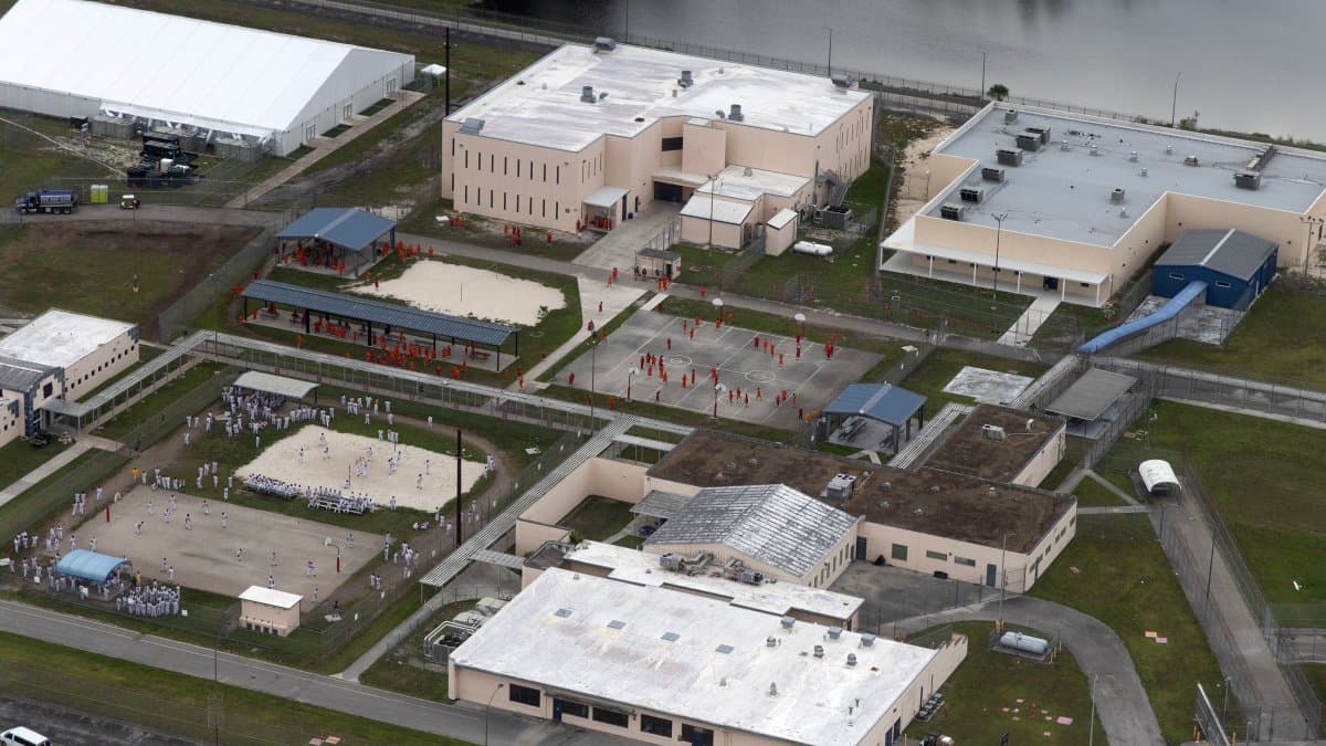 Krome Detention Center Guard Accused of Stealing $5,382 From Detainee